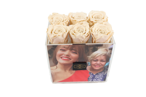 Eternity roses Montreal florist Mother's Day gift Flowers Montreal Flowers Real roses that last a year online Flower  Everlasting roses Bouquet  Flowers online Rose in a box Online Flower delivery Buy flowers online Montreal Florist delivery Fleur de Luxe  Florist Downtown Montreal  Venus et Fleur Florist Montreal