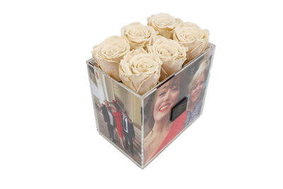 Flowers for mother's Day gift for Mother's day flowers Montreal florist Montreal Online flower delivery best florist Montreal Rose in a box roses that last a year Best florist Montreal flower bouquet